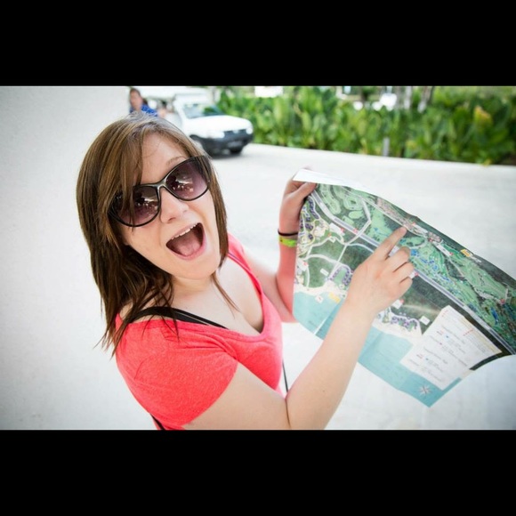 Meet your Posher, Laura - Picture 1 of 1